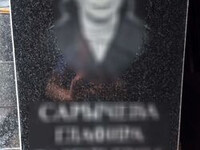 Гранитные памятник с портретом