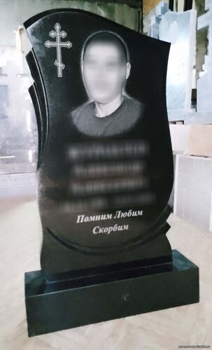 изображения памятника из гранита с портретом